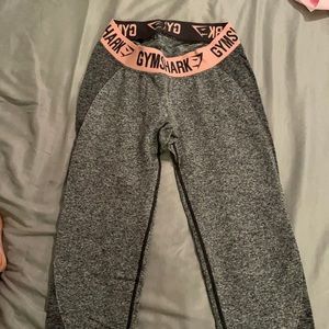 Gym shark leggings